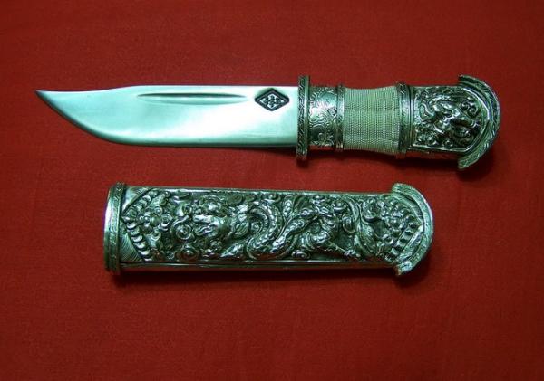 香格里拉卡卓刀的价格和刀鞘装饰