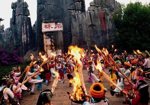 旅游指南 楚雄旅游指南 正文  火把节民族主要有彝族,基诺族,纳西族