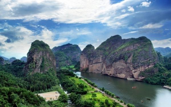 旅游指南 鹰潭旅游指南 正文 山位于江西省境内鹰潭市贵溪县的西