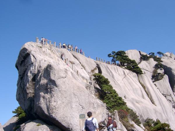 天都峰景观介绍 天都峰旅游贴士