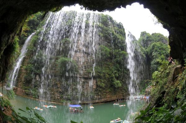 水帘洞 d3:黄果树景区有龙到宫路口的中巴或大客,清晨出发,半小时左右