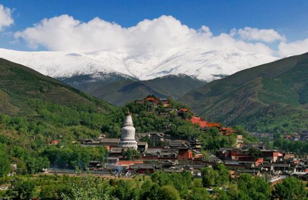 而且场面尤为壮观,譬如仪仗队旅游指南 忻州旅游指南 正文 五台山