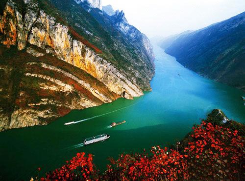旅游指南 重庆旅游指南 正文  都说"巴东三峡巫峡长,猿鸣三声泪沾裳"