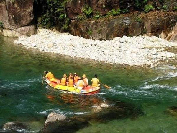 下面看看福建武夷山旅游景点介绍吧,武夷山具有"天下第一险峰"的称号