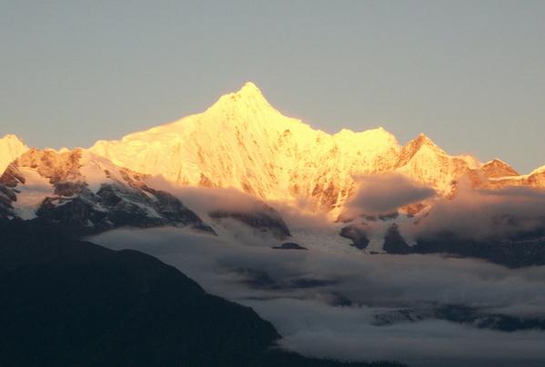梅里雪山和玉龙雪山哪个好玩