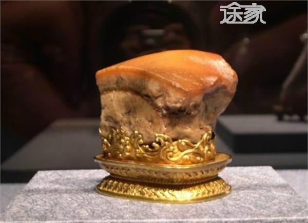 了解完翠玉白菜,接下来途家网带您去看看台北故宫博物院镇馆之宝肉形