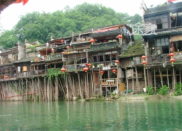 凤凰古城吊脚楼住宿 凤凰古城住宿吊脚楼有哪些
