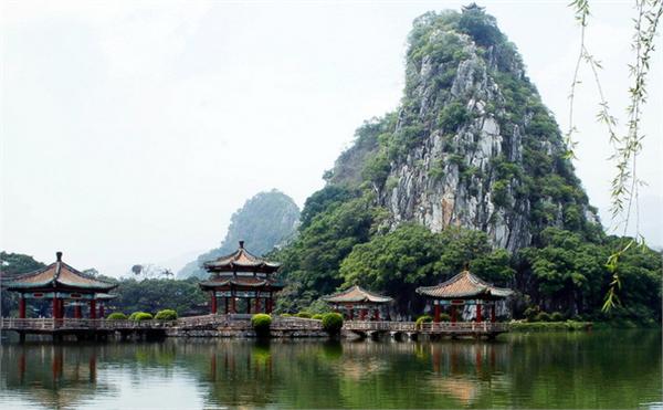 桂林景点:七星岩