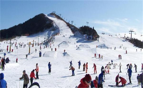 北京莲花山滑雪场开放时间 北京莲花山滑雪场营业时间