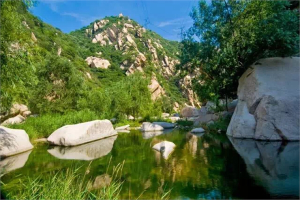 十三陵碓臼峪自然内景区,是大地上的一颗宝珠,它既有长江