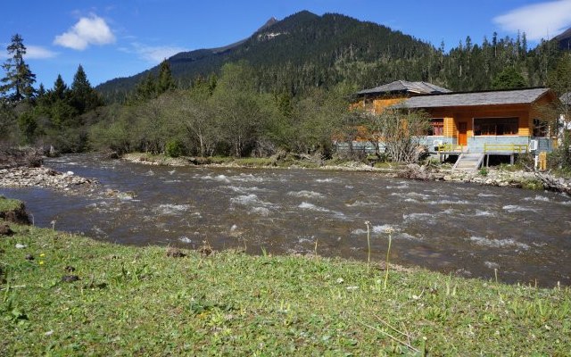 慈溪鲁朗花海别墅度假村普通标间别墅复地林芝图片