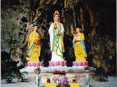 观音洞也被人们称为北普陀山景区,观音洞素有"辽西第一洞天"的称号