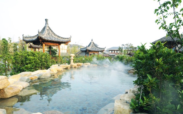 临沂智圣汤泉温泉度假村豪华大床房
